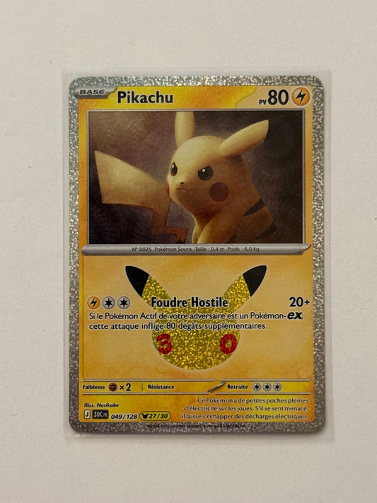 Carte Pokémon Pikachu promo (30ans 049) mint française + 1 carte mystère offerte