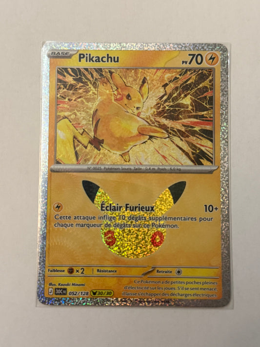 Carte Pokémon Pikachu promo (30ans 30) mint française + 1 carte mystère offerte